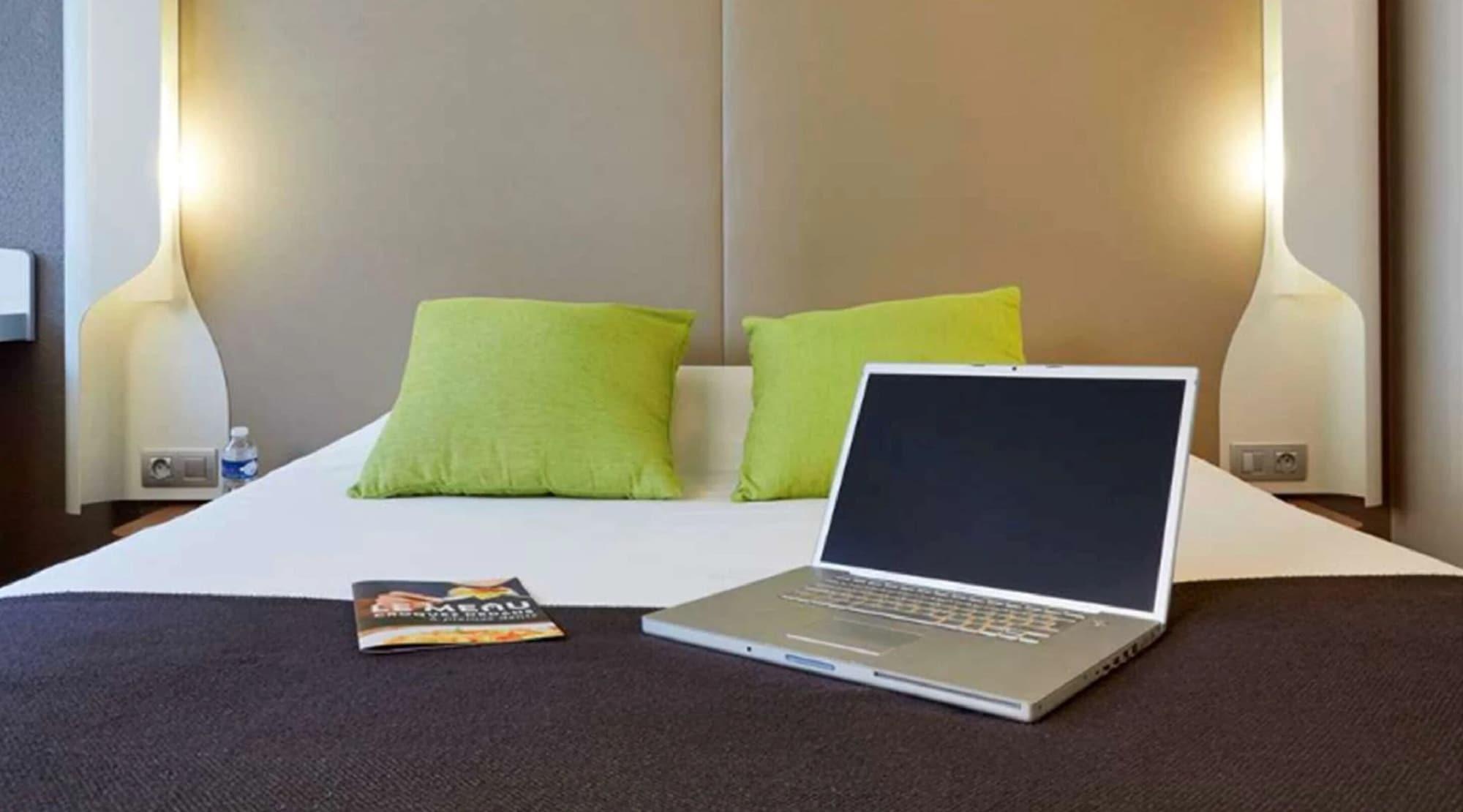The Originals City Hotel La Verriere-Yvelines Екстериор снимка