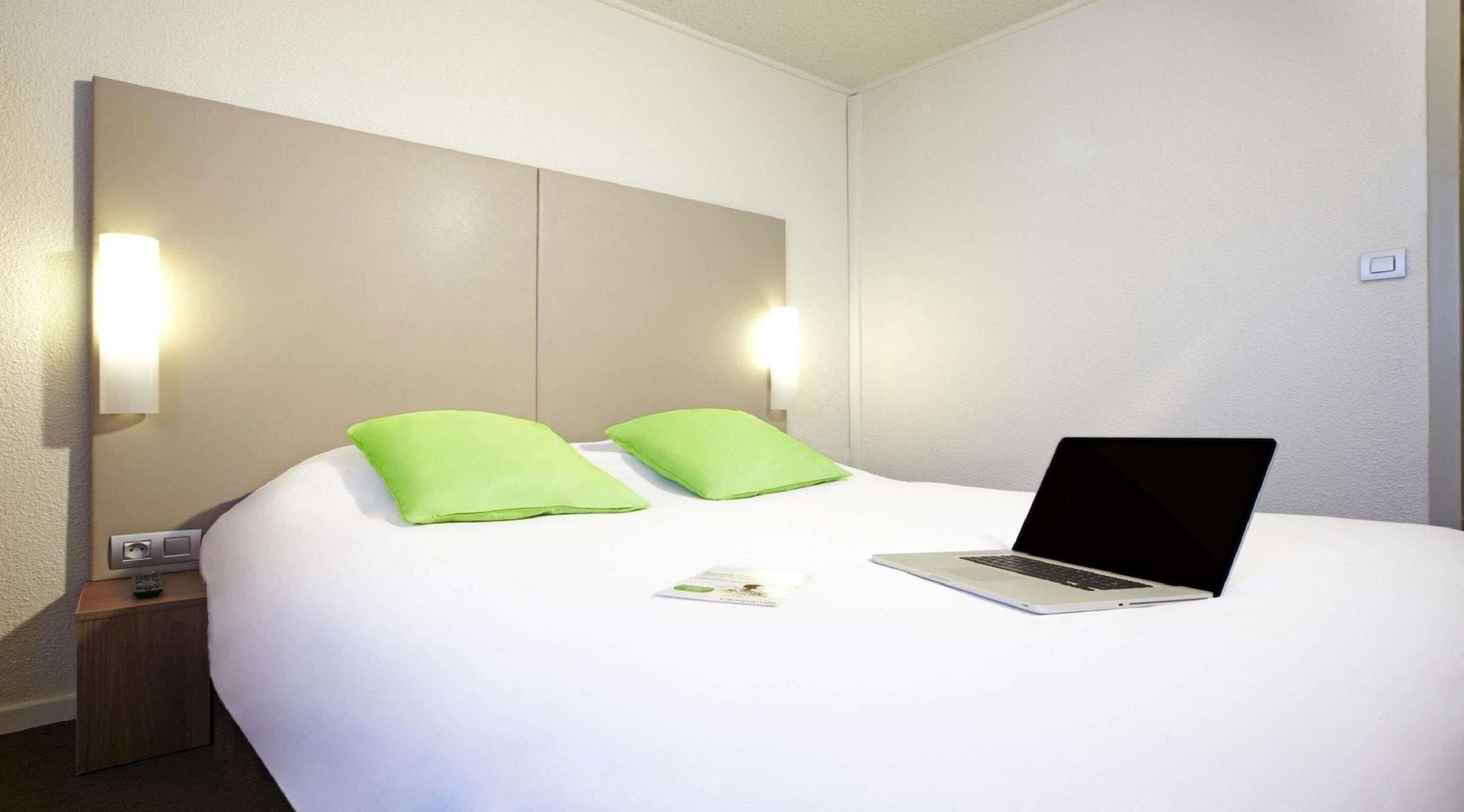 The Originals City Hotel La Verriere-Yvelines Екстериор снимка