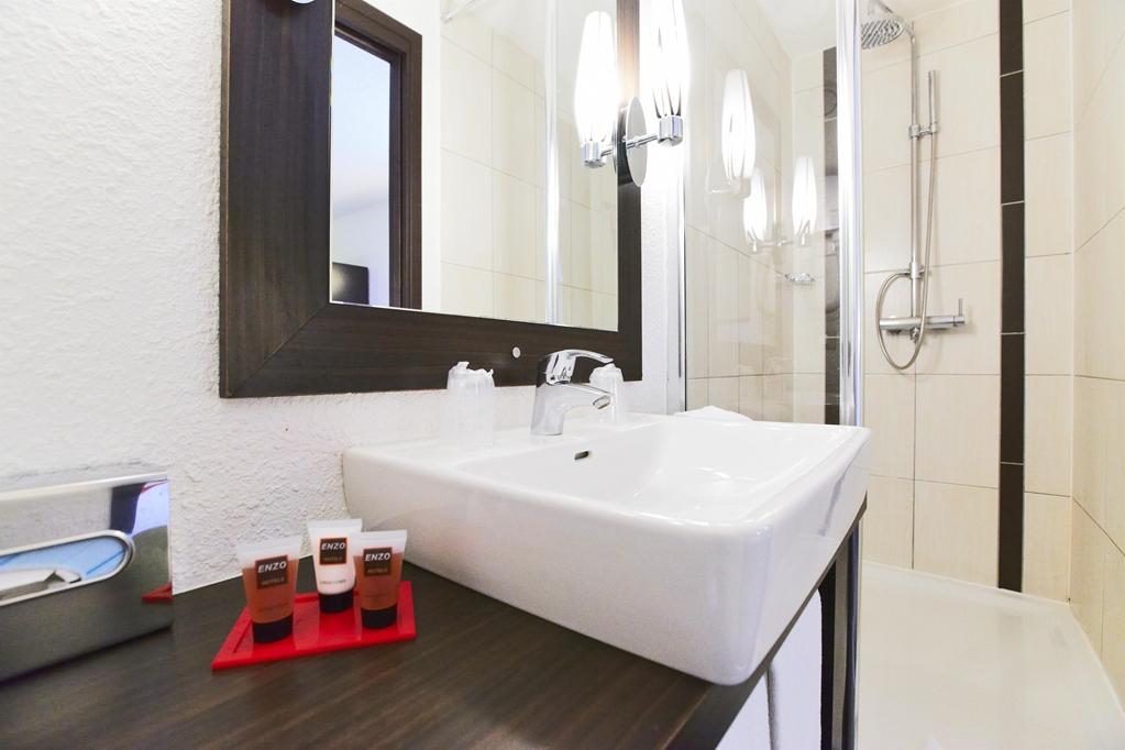 The Originals City Hotel La Verriere-Yvelines Екстериор снимка