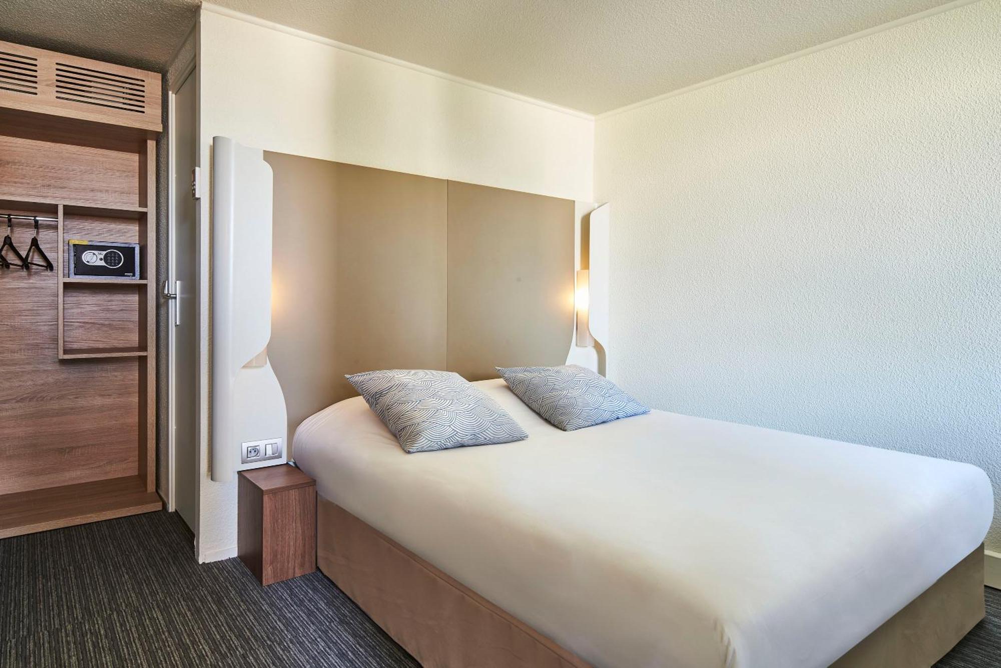 The Originals City Hotel La Verriere-Yvelines Екстериор снимка