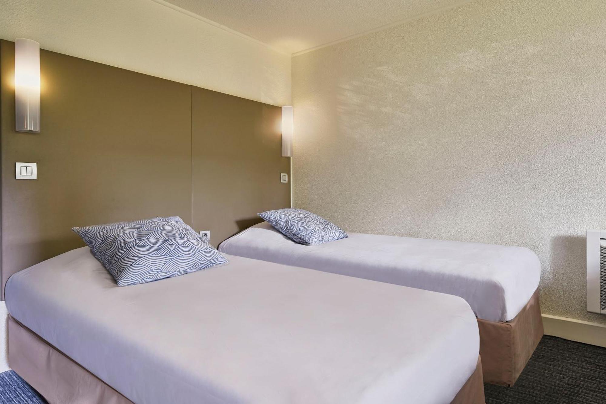 The Originals City Hotel La Verriere-Yvelines Екстериор снимка