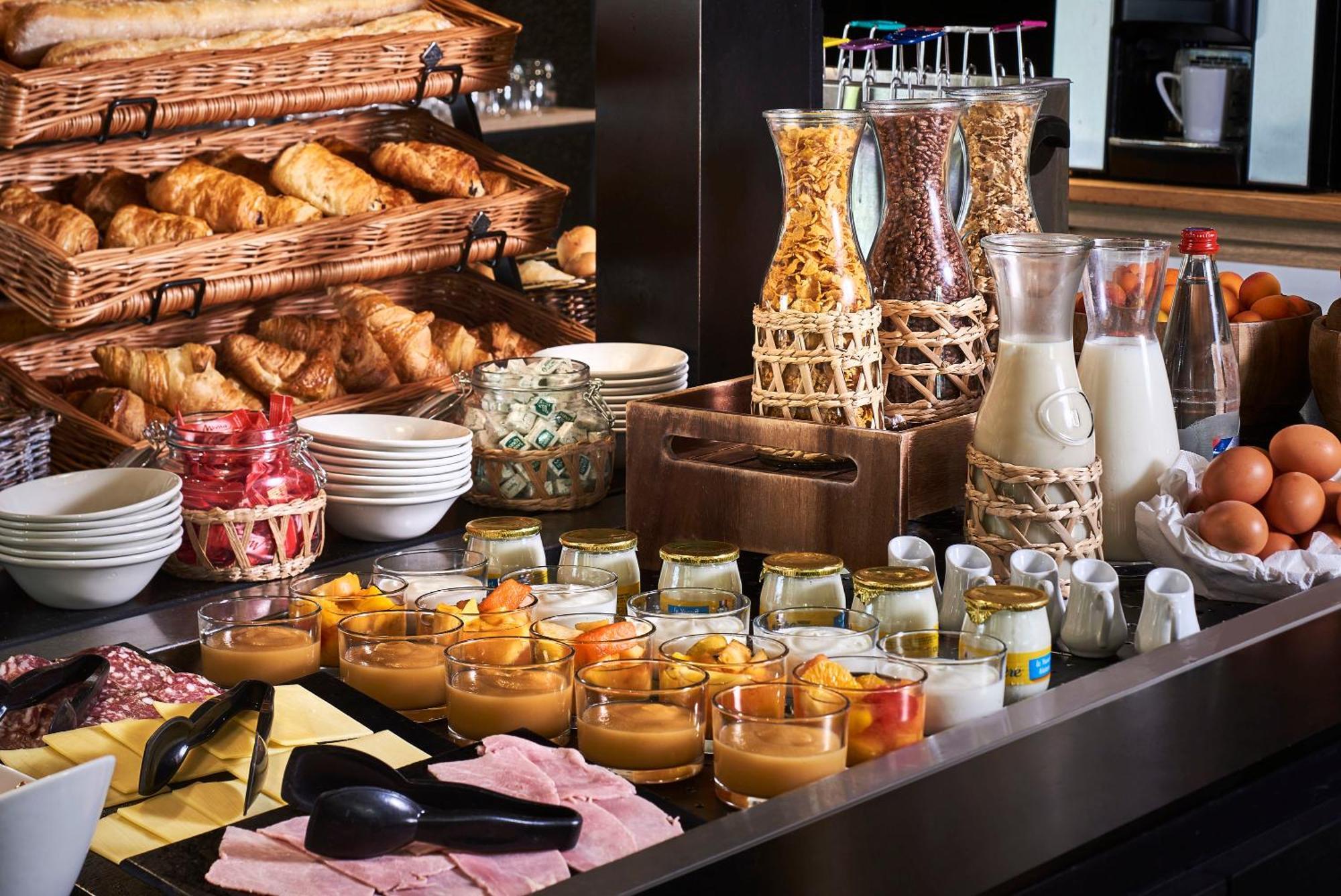 The Originals City Hotel La Verriere-Yvelines Екстериор снимка
