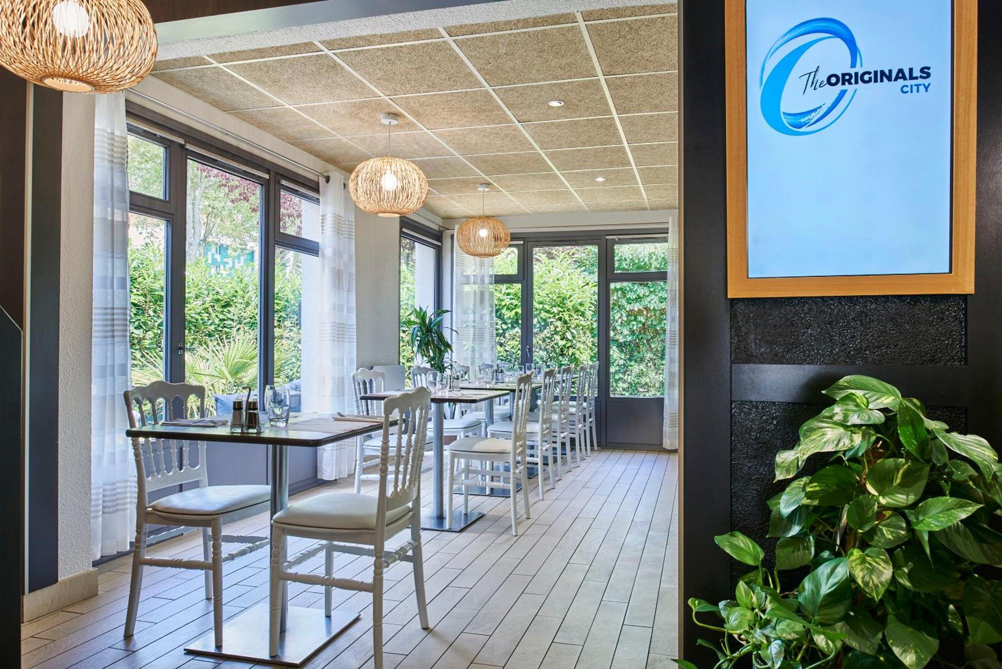 The Originals City Hotel La Verriere-Yvelines Екстериор снимка
